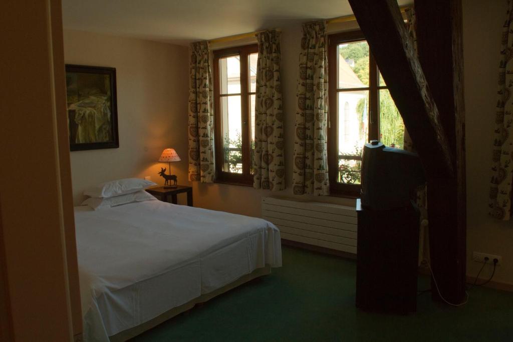 Hotel Les Cigognes Abreschviller Esterno foto