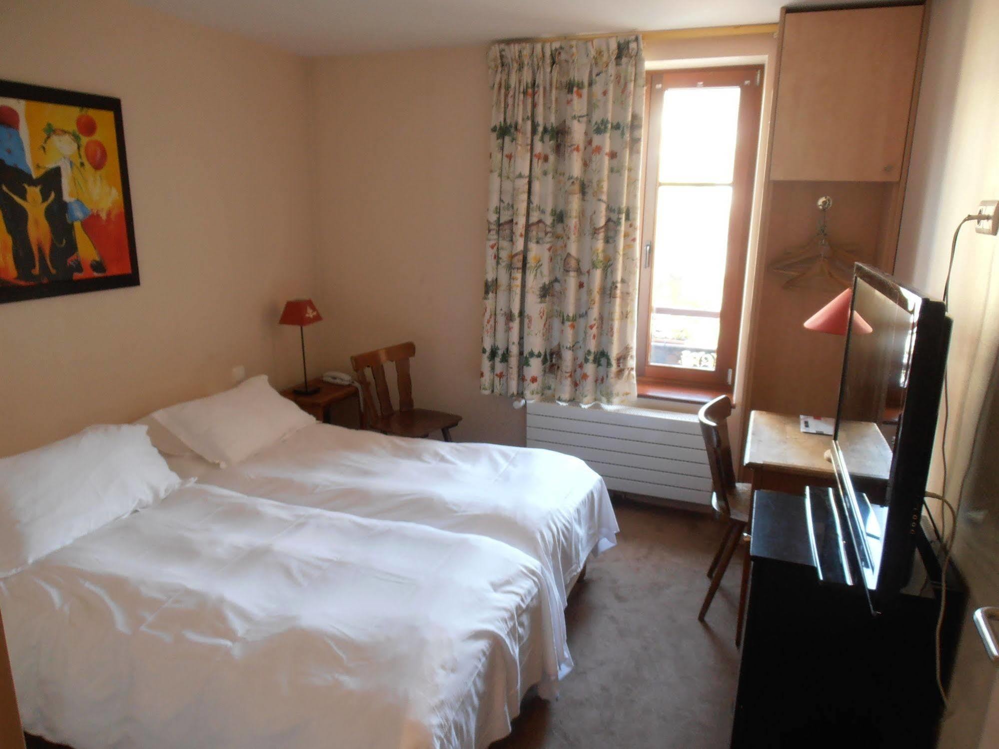 Hotel Les Cigognes Abreschviller Esterno foto