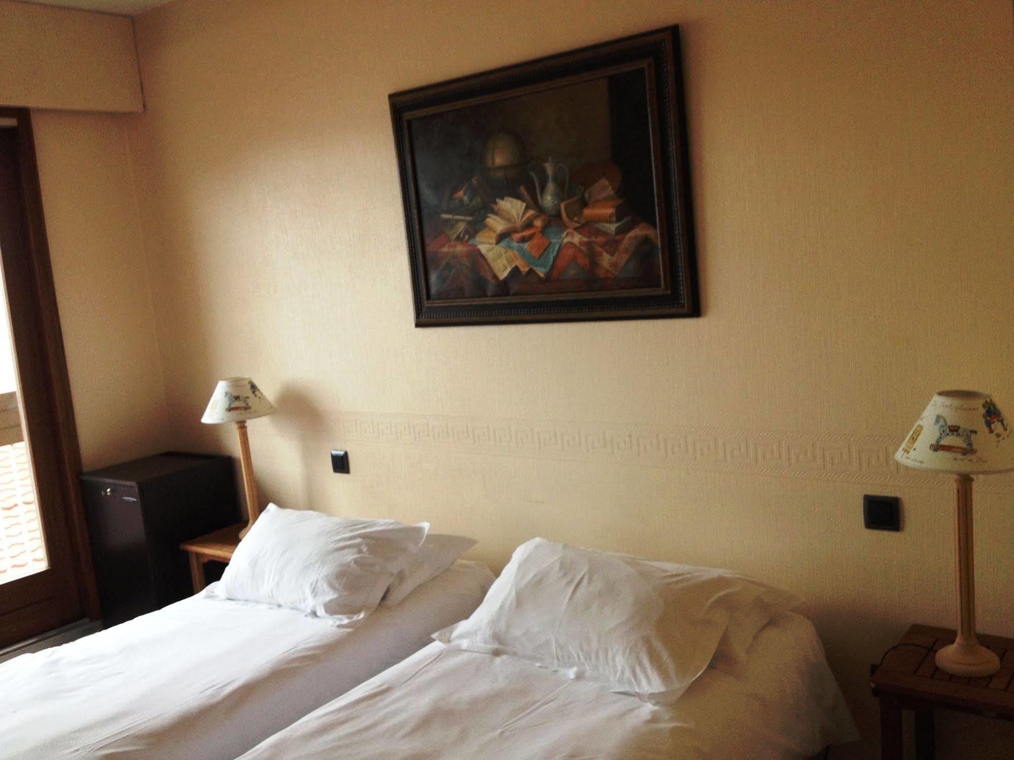 Hotel Les Cigognes Abreschviller Esterno foto